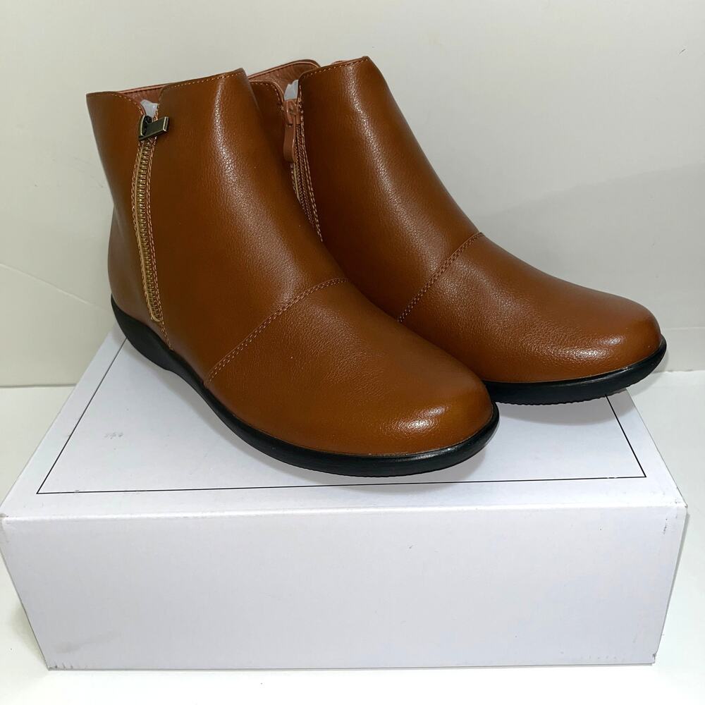 Rollda Brown Flat Ankle Boots New 8.5